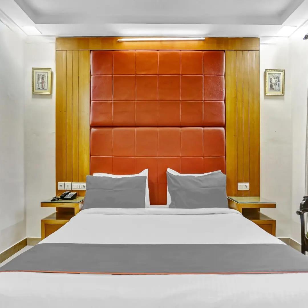 Hotel Signature Plaza Nueva Delhi Exterior foto